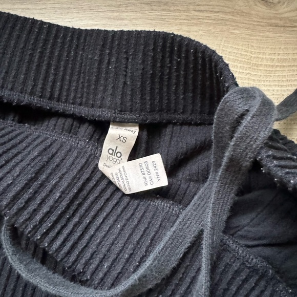 ALO SWEATPANTS - Picture 4 of 6